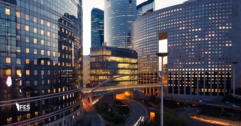 Yếu tố nội tại: Kinh tế, chính sách và doanh nghiệp trong nước